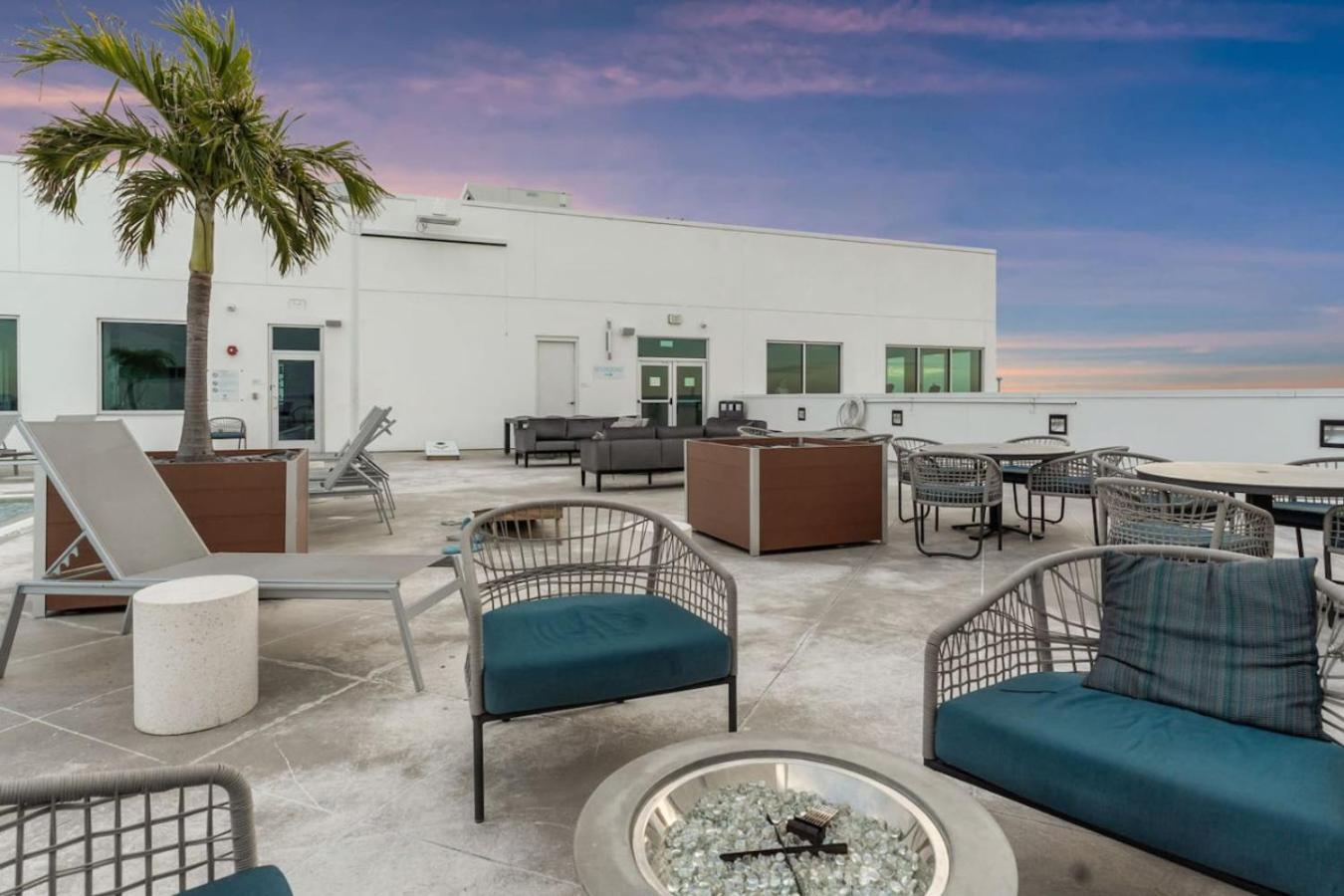 Modern 2 Bed Getaway Steps From Tropicana Field سانت بطرسبرج المظهر الخارجي الصورة