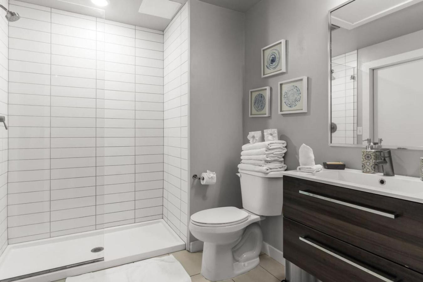 Modern 2 Bed Getaway Steps From Tropicana Field سانت بطرسبرج المظهر الخارجي الصورة
