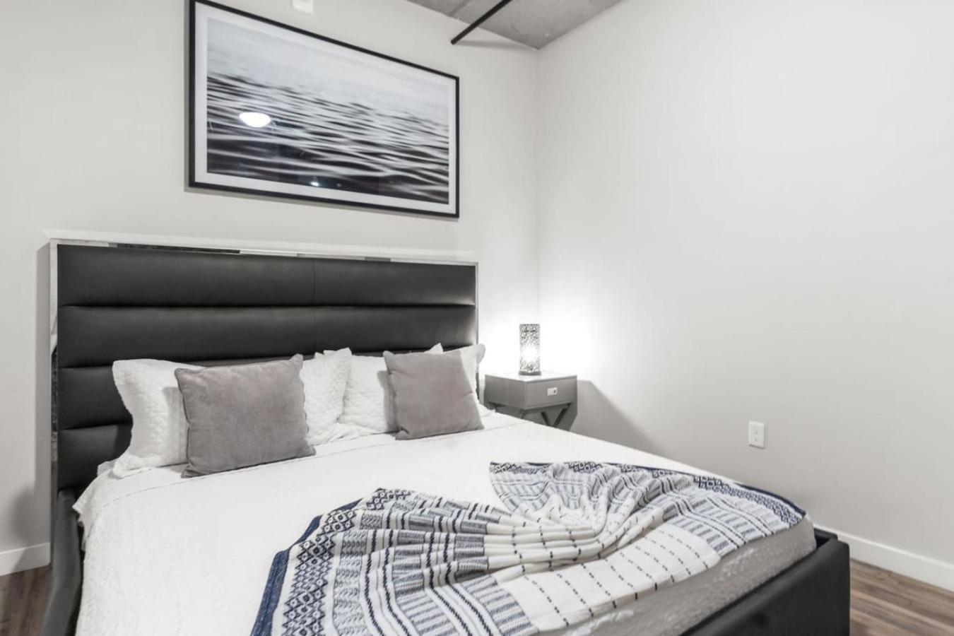 Modern 2 Bed Getaway Steps From Tropicana Field سانت بطرسبرج المظهر الخارجي الصورة