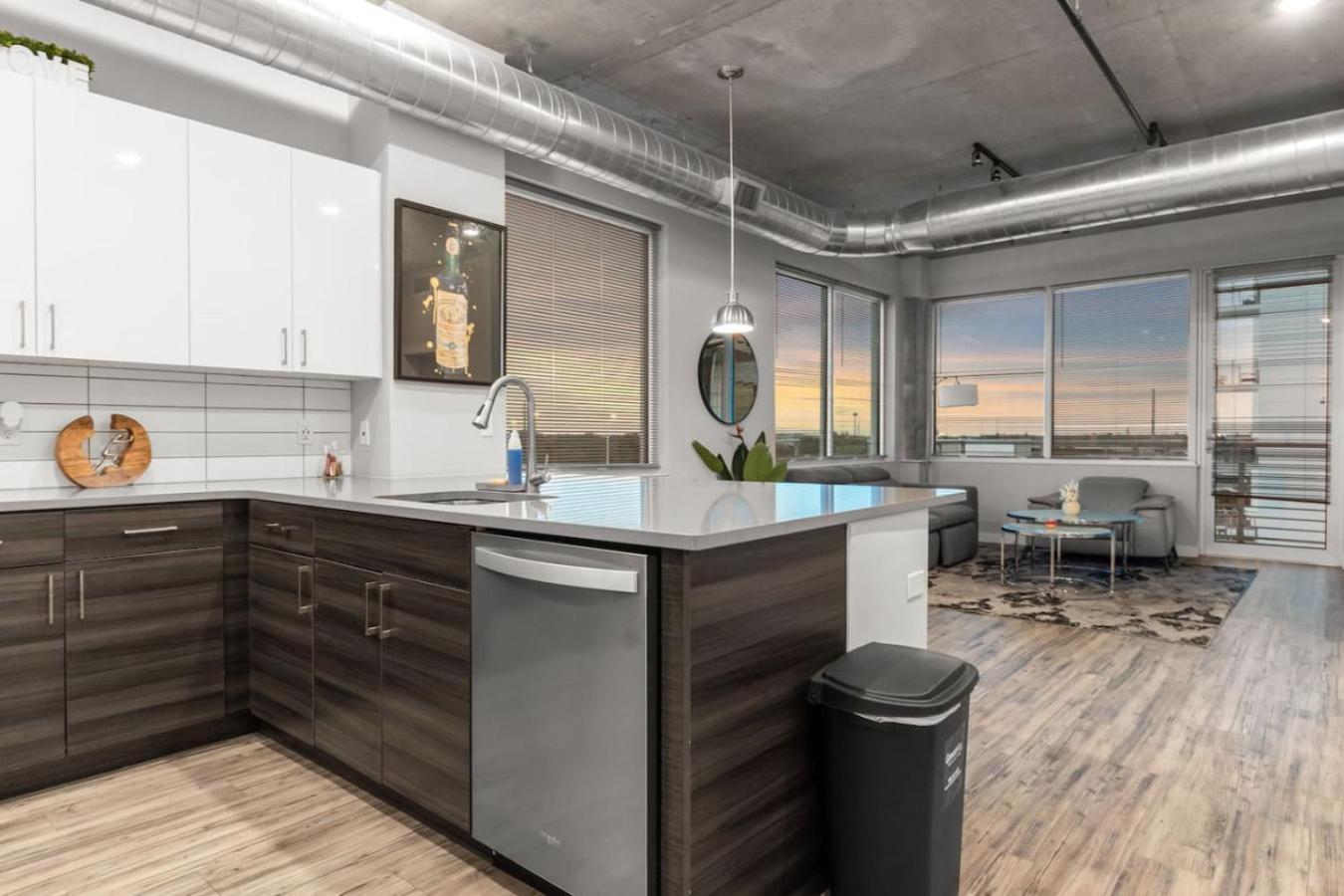 Modern 2 Bed Getaway Steps From Tropicana Field سانت بطرسبرج المظهر الخارجي الصورة