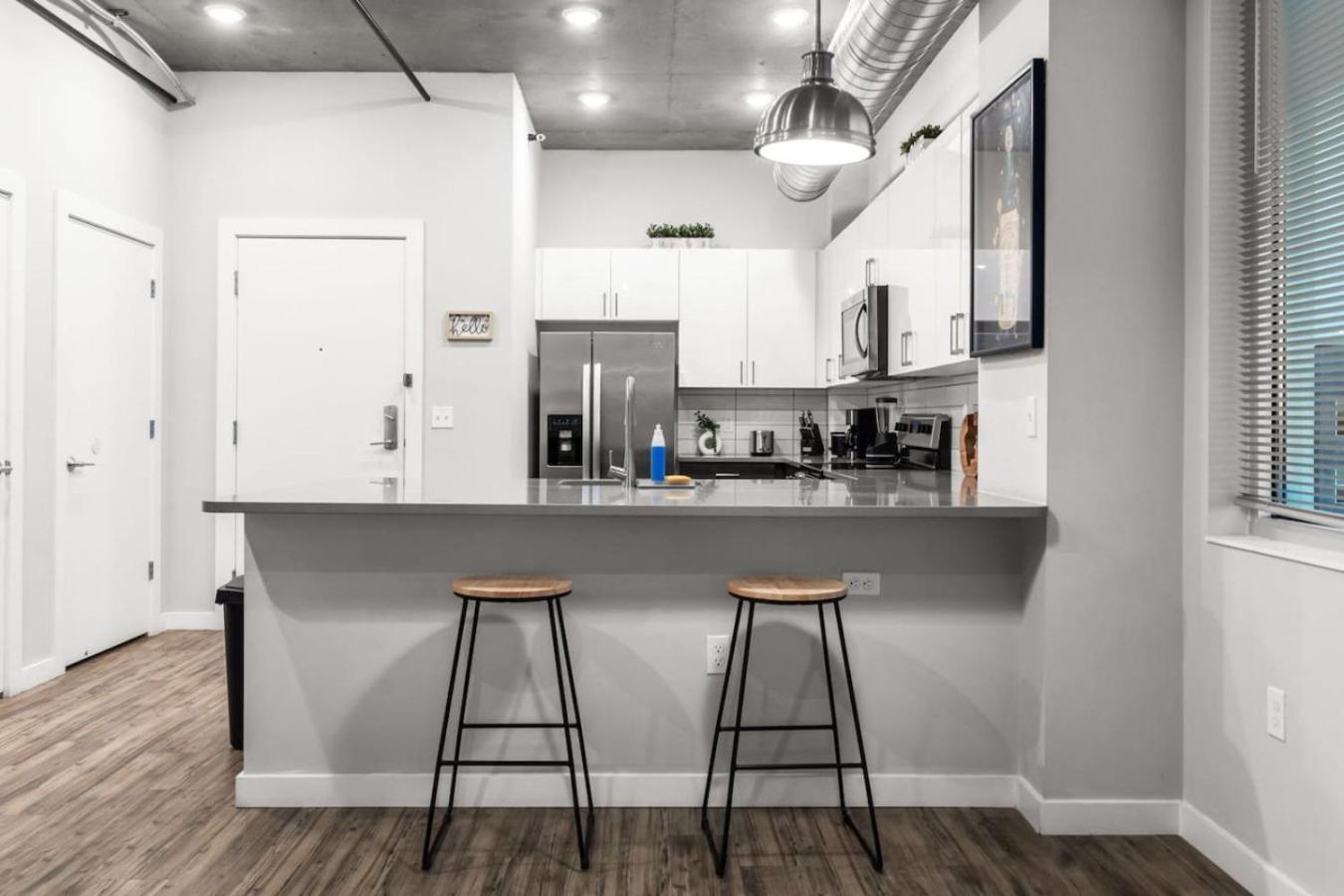 Modern 2 Bed Getaway Steps From Tropicana Field سانت بطرسبرج المظهر الخارجي الصورة