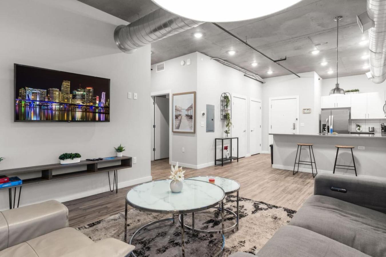 Modern 2 Bed Getaway Steps From Tropicana Field سانت بطرسبرج المظهر الخارجي الصورة